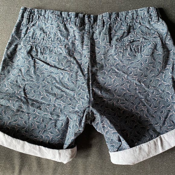 H&M Shorts - Picture 2 of 3